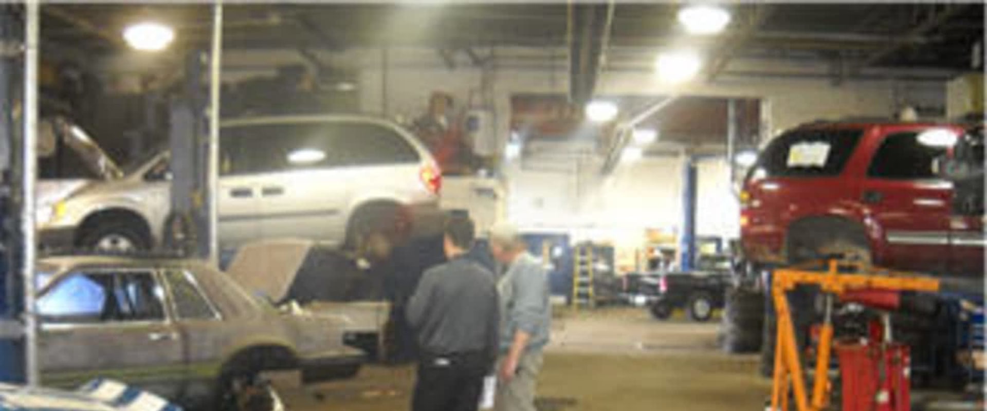 Are car repair shops open on sunday?